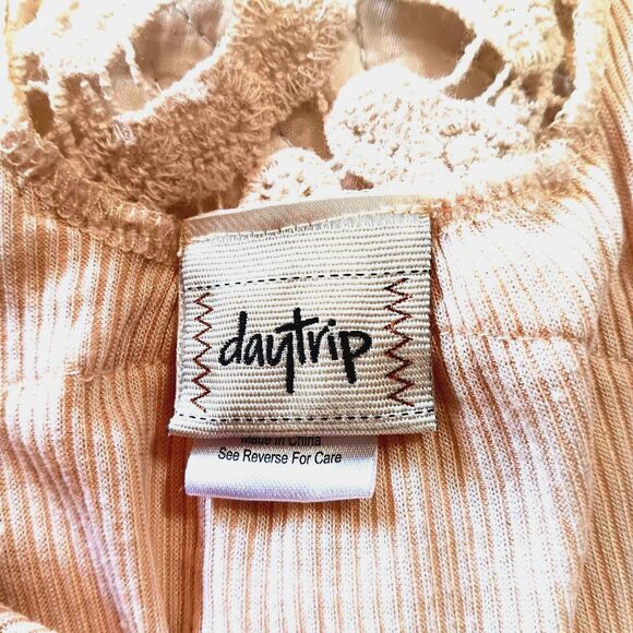Daytrip Women’s Sz M Cream Tank Racerback Crochet Cotton Rayon Blend - Picture 9 of 10